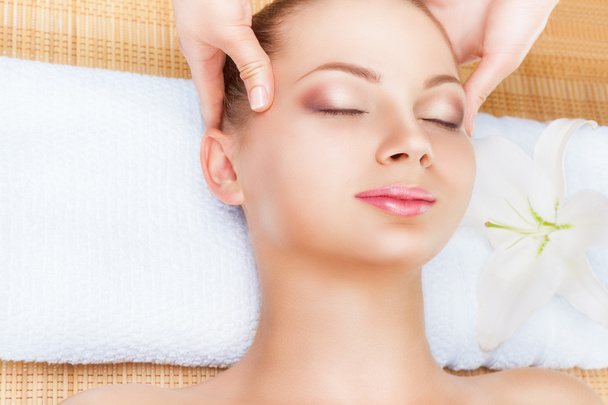Facial massage - Foto, immagini