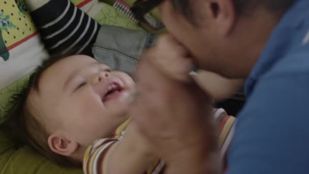 Father playing his baby son - 映像、動画