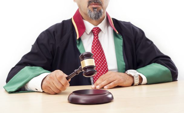 Judge knocking gavel - Foto, afbeelding