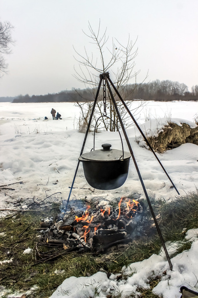 Cuisiner en plein air en hiver
 - Photo, image
