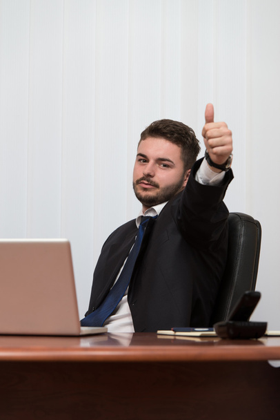 Young Business Man Showing Thumbs Up - Foto, afbeelding
