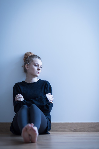 Depressed girl sitting - Φωτογραφία, εικόνα