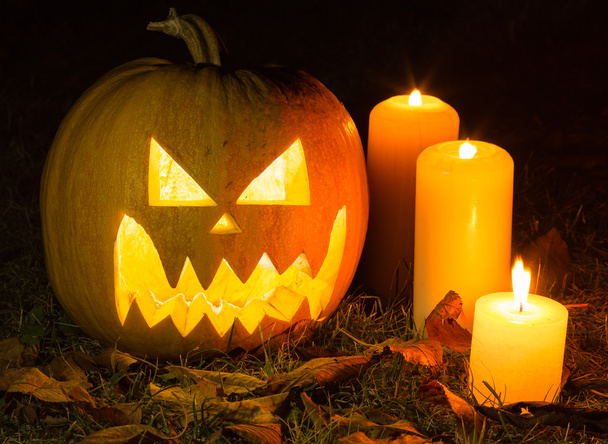 Halloween pumpkins with candles - Foto, afbeelding