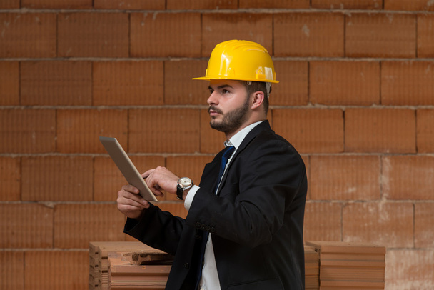 Caucasian Male Construction Manager With Tablet Pc - Fotoğraf, Görsel