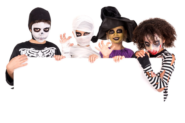 Дети в костюмах на Хэллоуин - Фото, изображение