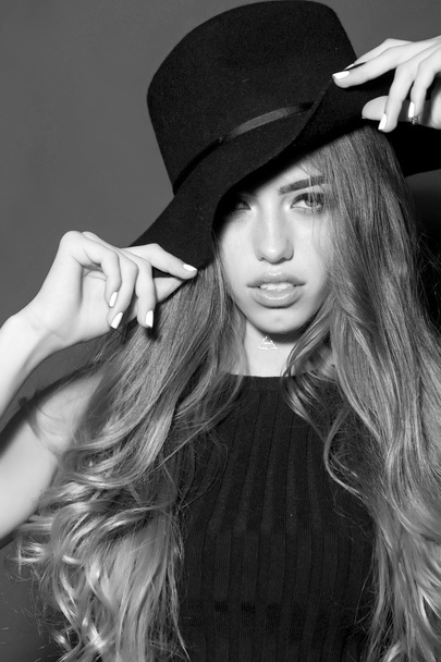 Young woman in hat - Foto, Imagen
