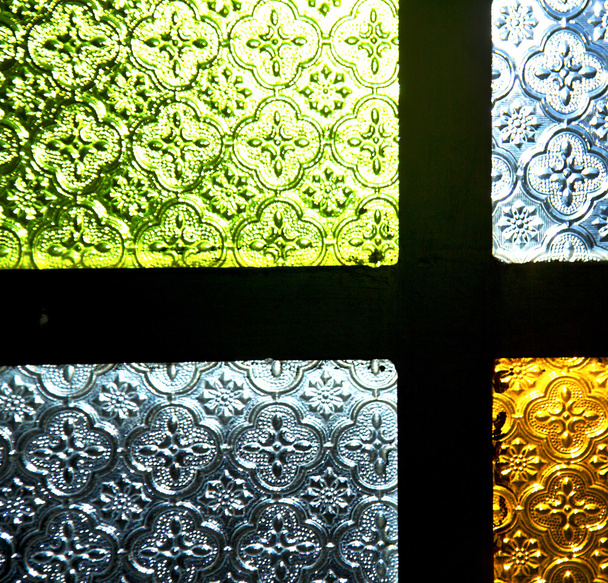 кольорове скло і сонце в африканському вікні і світлі
 - Фото, зображення