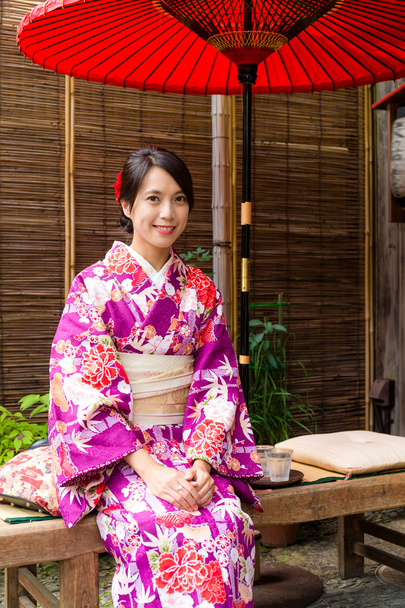 Aziatische vrouw in traditionele Japanse kleding - Foto, afbeelding
