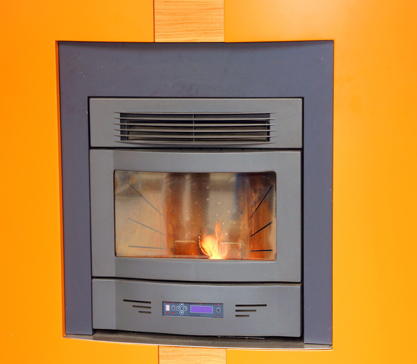 moderna estufa de leña para calentar Casa
 - Foto, imagen