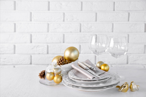 Decorated Christmas table setting. - 写真・画像