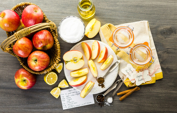 Ingrédients pour beurre de pomme fait maison
 - Photo, image