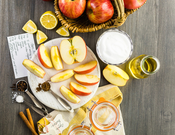 Інгредієнти для домашнього яблучного масла
 - Фото, зображення
