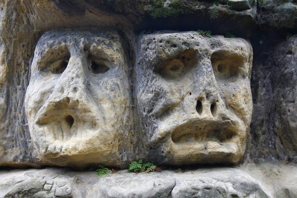 Τρομακτικό πέτρα κεφάλια - Φωτογραφία, εικόνα