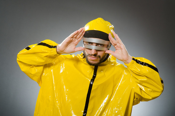 Hombre con gafas de metal en concepto techno
 - Foto, imagen