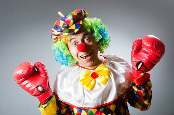Клоун з боксерськими рукавичками
 - Фото, зображення