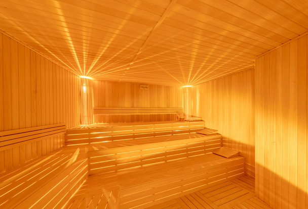 Salle de sauna en bois chaud intérieur
 - Photo, image