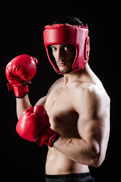 Μυώδης άνθρωπος στην έννοια της πυγμαχίας - Φωτογραφία, εικόνα