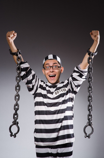Молодой заключенный против серого
 - Фото, изображение