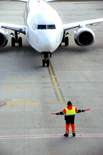 Aereo atterrato in aeroporto
 - Foto, immagini