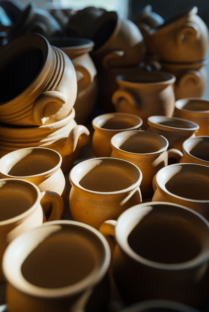 There are many nice  terracotta pots - Foto, afbeelding