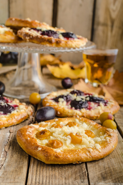 Traditional Czech cake with plums and prunes - Фото, зображення