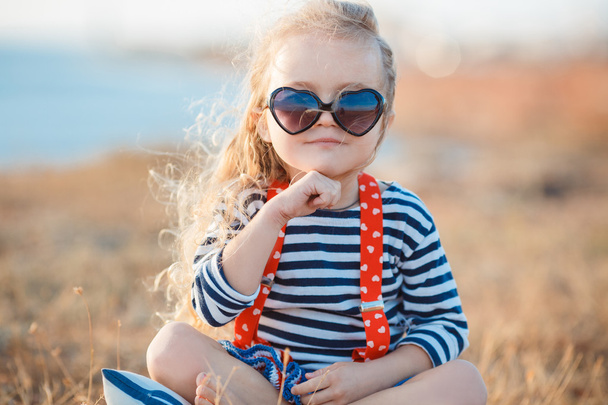 Happy little girl at the seaside in the summer. - Fotó, kép