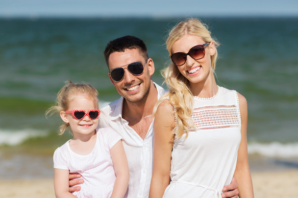 happy family in sunglasses on summer beach - Foto, Imagem