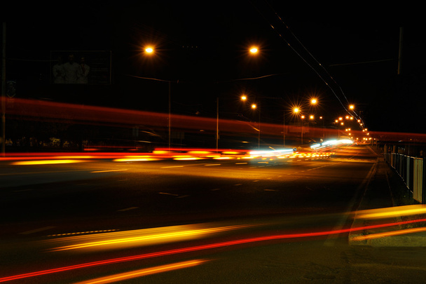 ночная дорога в городе - Фото, изображение