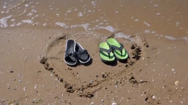 Mannelijke en vrouwelijke zomer schoenen - Video