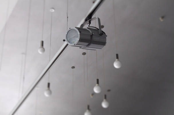 Технологія підвісного освітлення рейкових прожекторів і круглих стельових ламп
 - Фото, зображення