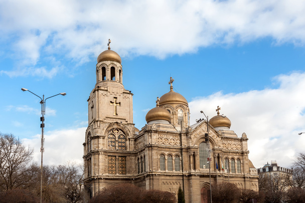 ヴァルナ, ブルガリア。ビザンチン様式の大聖堂の眺め - 写真・画像