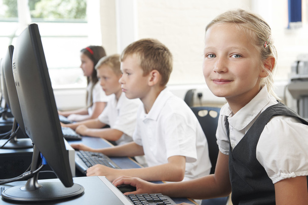 Group Of Elementary Pupils In Computer Class With Teacher - 写真・画像