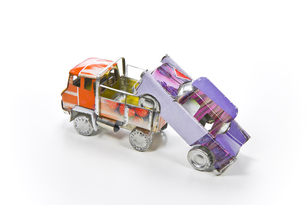Közúti segélyszolgálatok koncepció. Egy teherautó megmenti autó - Fotó, kép