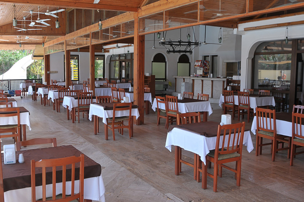Restaurante vacío al aire libre
 - Foto, imagen