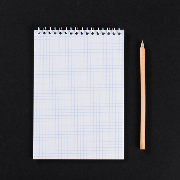 Blank notepad with pencil on office black table. template. - Fotoğraf, Görsel