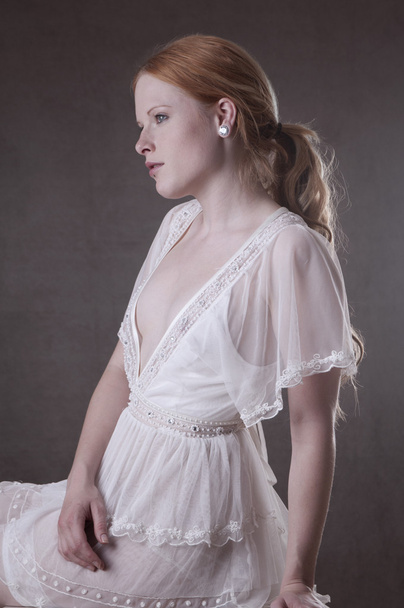 Redhead in white dress - Zdjęcie, obraz