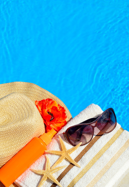 Beach hat, sunglasses, bath towel, sun spray, starfish near - Φωτογραφία, εικόνα