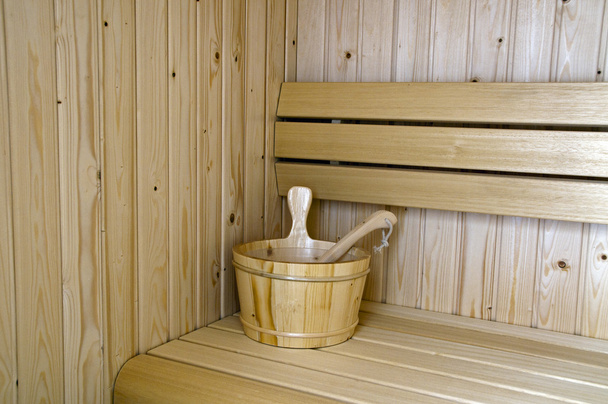 Cubo de madera en sauna
 - Foto, Imagen