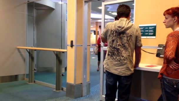 Ember kérdezett elveszett poggyász: Yvr airport - Felvétel, videó