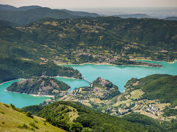 Lago del Turano - Foto, afbeelding