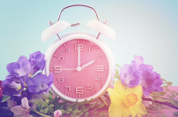 Springtime Daylight Saving Time Clock Concept - Foto, afbeelding