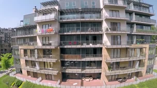 Сучасні апартаменти
 - Кадри, відео