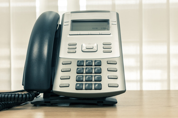 teléfono sobre mesa trabajo de servicio de habitaciones oficina de negocios
 - Foto, imagen