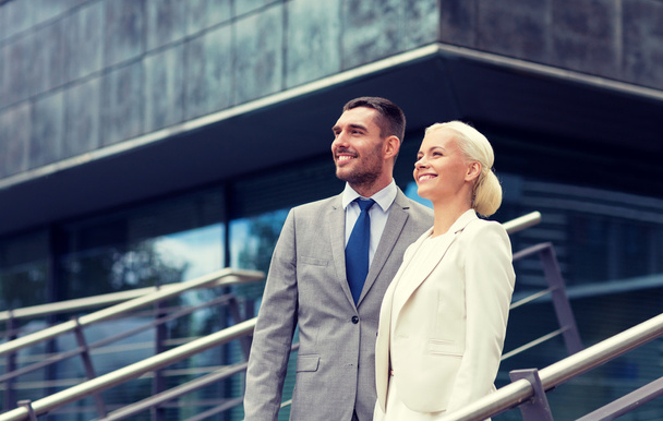 smiling businessmen standing over office building - Zdjęcie, obraz