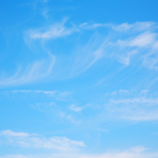 στον ουρανό της Ιταλίας θολό αφράτα cloudscape Ευρώπη - Φωτογραφία, εικόνα