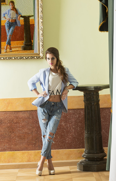 casual modern girl in ancient palace - Foto, Imagen