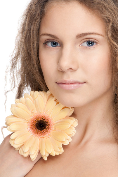 Beautiful girl with perfect skin and flower - Foto, Imagen