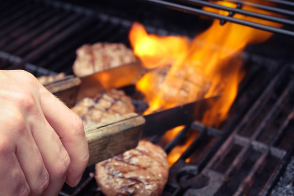 Főzés a grill a hamburgerek - Fotó, kép