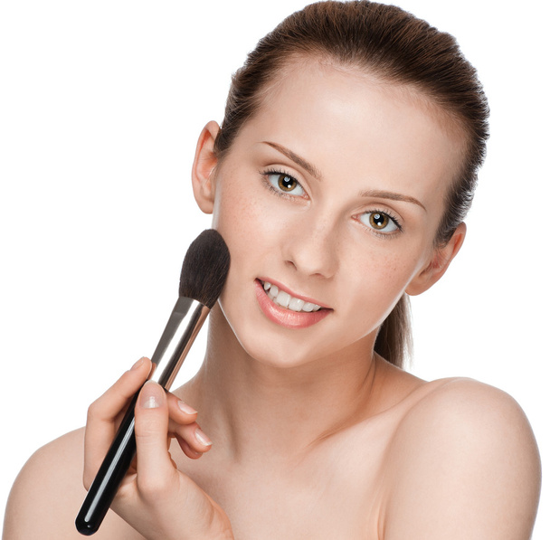 Beautiful young adult woman applying cosmetic brush - Фото, изображение