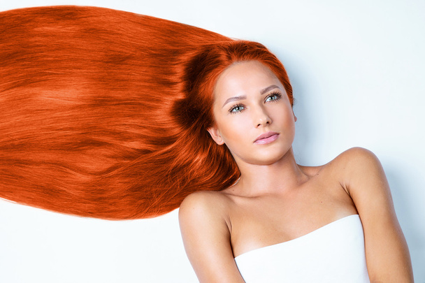Femme aux longs cheveux roux - Photo, image